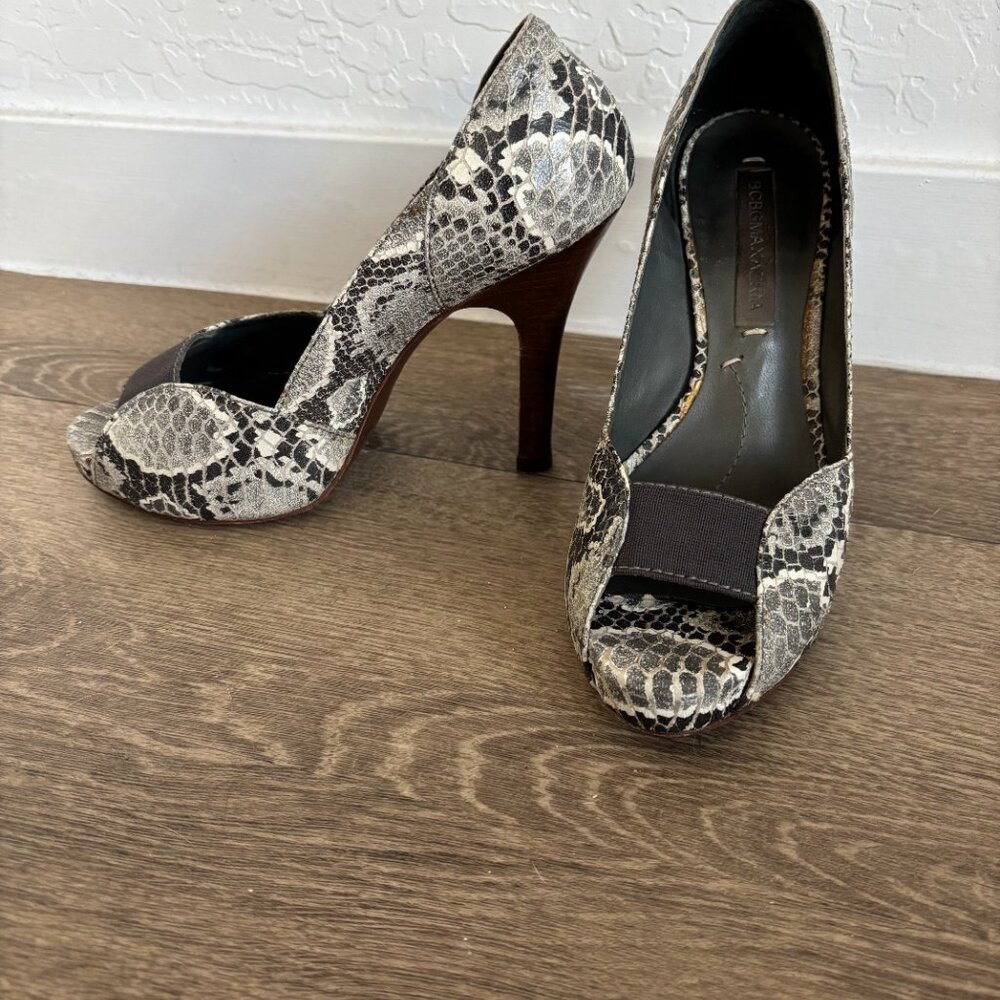 BCBG Max Azria Snake Skin Leather Open Toe Shoes Size 6